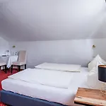 Gaestehaus Alpenkranz Bed & Breakfast 3*