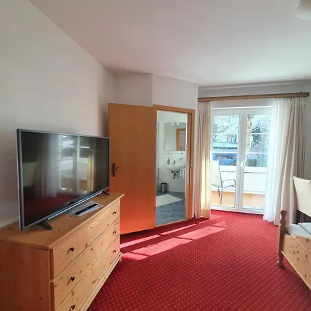 Gaestehaus Alpenkranz B&B 3*