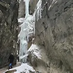 Gaestehaus Alpenkranz 3*