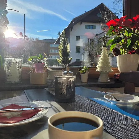 Gaestehaus Alpenkranz 住宿加早餐酒店