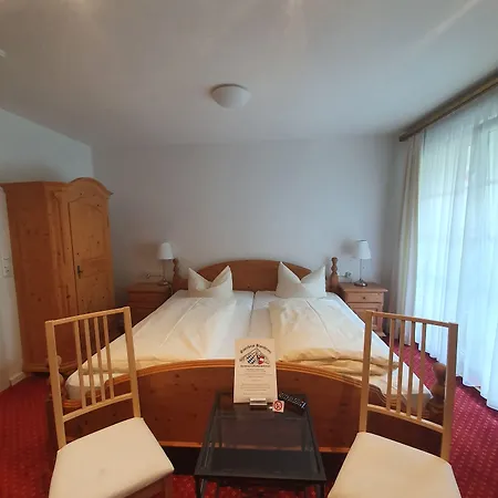 Gaestehaus Alpenkranz 住宿加早餐酒店 3*