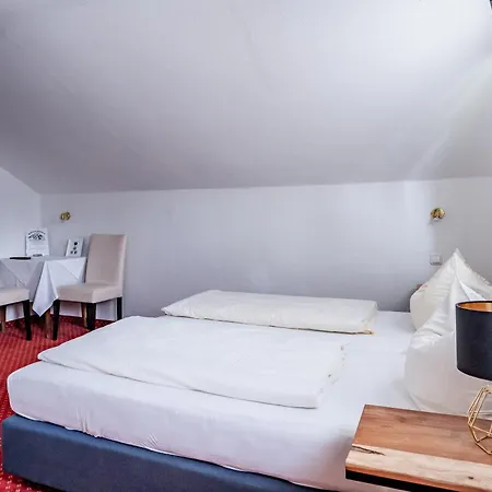 Gaestehaus Alpenkranz 住宿加早餐酒店 3*