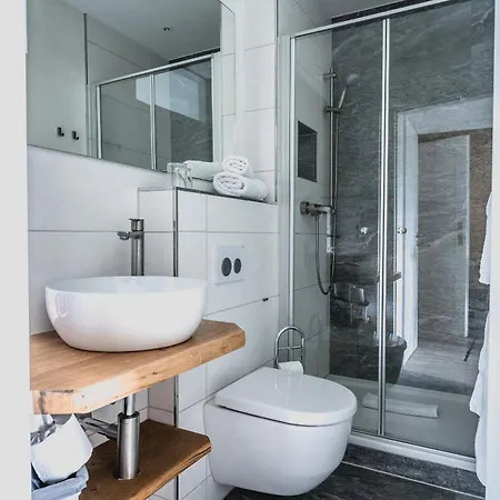 Gaestehaus Alpenkranz 3*