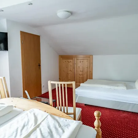 Gaestehaus Alpenkranz 3*