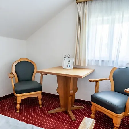 Gaestehaus Alpenkranz 住宿加早餐酒店 3*