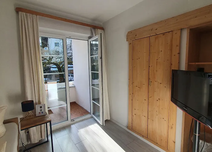 Gaestehaus Alpenkranz Bed & Breakfast 3*